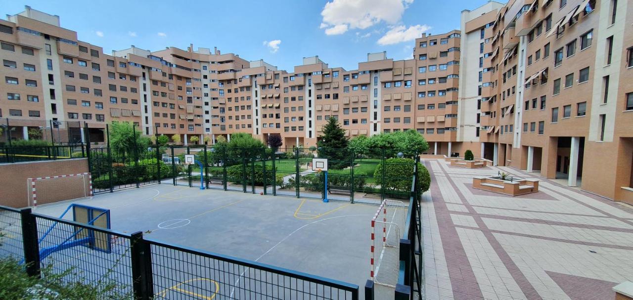 Residencial En Madrid Alquiler De Corta Estancia No Turistico Esterno foto